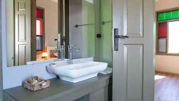 Premium Oda | Banyo | Duş/küvet kombinasyonu, jakuzi, ücretsiz banyo/kozmetik ürünleri