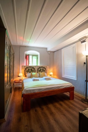 Rideaux occultants, fer et planche à repasser, Wi-Fi gratuit