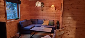 TV, music library - Tranquil apartment with WiFi in charming Trøndelag (Trøndelag)