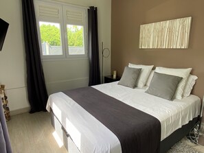 2 chambres, fer et planche à repasser, Wi-Fi, draps fournis