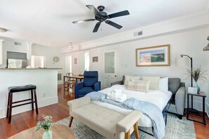 1 chambre, bureau, fer et planche à repasser, Wi-Fi