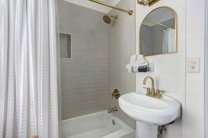Shower, hair dryer, towels - The Magnolia on Bull, Modern | Charming | Central (Savannah)