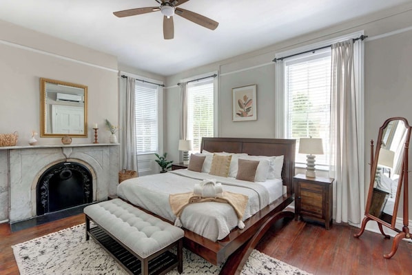 1 bedroom, desk, iron/ironing board, WiFi