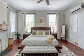 1 bedroom, desk, iron/ironing board, WiFi - Suite Liberty, Elegant | Refined | Chippewa Square (Savannah)
