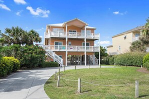 Exterior - Spacious 5 BR Cottage with Private Pool, Hot Tub, Game Room & Oceanviews (Emerald Isle)