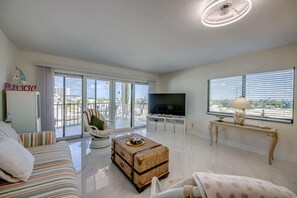 TV, offices - Pelican Watch #208 - Beachfront (Fort Myers Beach)