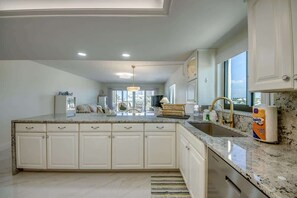 Fridge, microwave, oven, stovetop - Pelican Watch #208 - Beachfront (Fort Myers Beach)