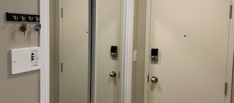 Cozy condo, close to Northgate mall and Ring road Top Floor.