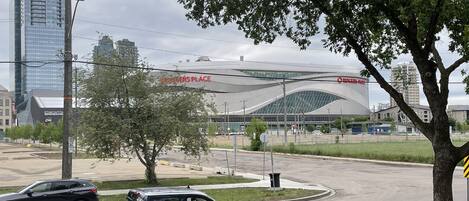 Parkplätze auf dem Gelände