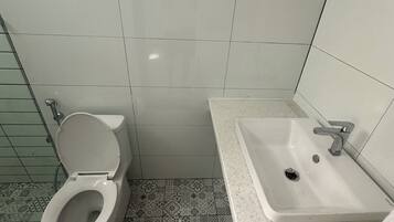 Superior Twin Room, City View | Bathroom | Shower, free toiletries, slippers, towels