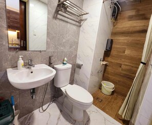 Studio | Bathroom - Light & Airy Baguio Bliss (Baguio)