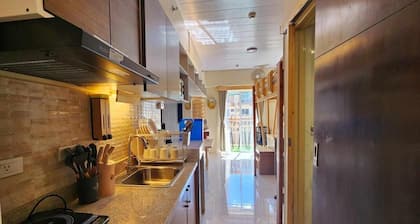 Studio - Sleeps 4 - Pets - Smoking - Wifi