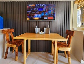 Studio | Dining