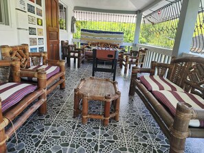 Casa | Zona de estar | Una televisión