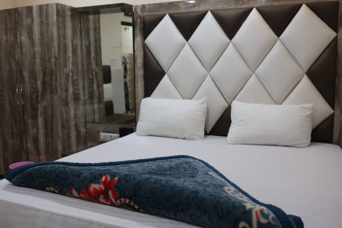 Deluxe Triple Room, City View