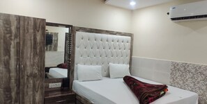 Deluxe Double Room, City View | Free WiFi, bed sheets - Hotel welcome Kanpur (Kanpur)
