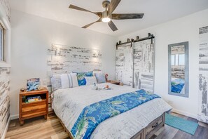 1 bedroom, iron/ironing board, travel crib, free WiFi - Kapaa Shore A201 Oceanfront! (Kapaa)