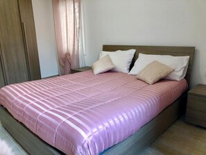 2 bedrooms, WiFi, bed sheets - Casa Sophy, a vacation home located in Chioggia, 1.6 km from Sottomarina beach (Chioggia)