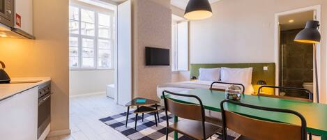 Bügeleisen/Bügelbrett, Reisekinderbett, kostenloses WLAN, Bettwäsche