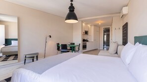 Bügeleisen/Bügelbrett, Reisekinderbett, kostenloses WLAN, Bettwäsche