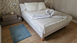 1 bedroom, iron/ironing board, WiFi (free), bed sheets