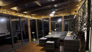 Interior - "Rena" Bright & Modern City Center Apartment. 24 (Edinburgh)
