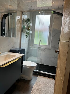 Hårføner og håndklær