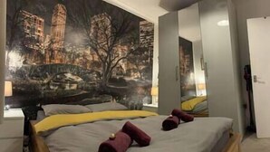 2 bedrooms, iron/ironing board, travel crib, internet - "Rena" Bright & Modern City Center Apartment. 24 (Edinburgh)