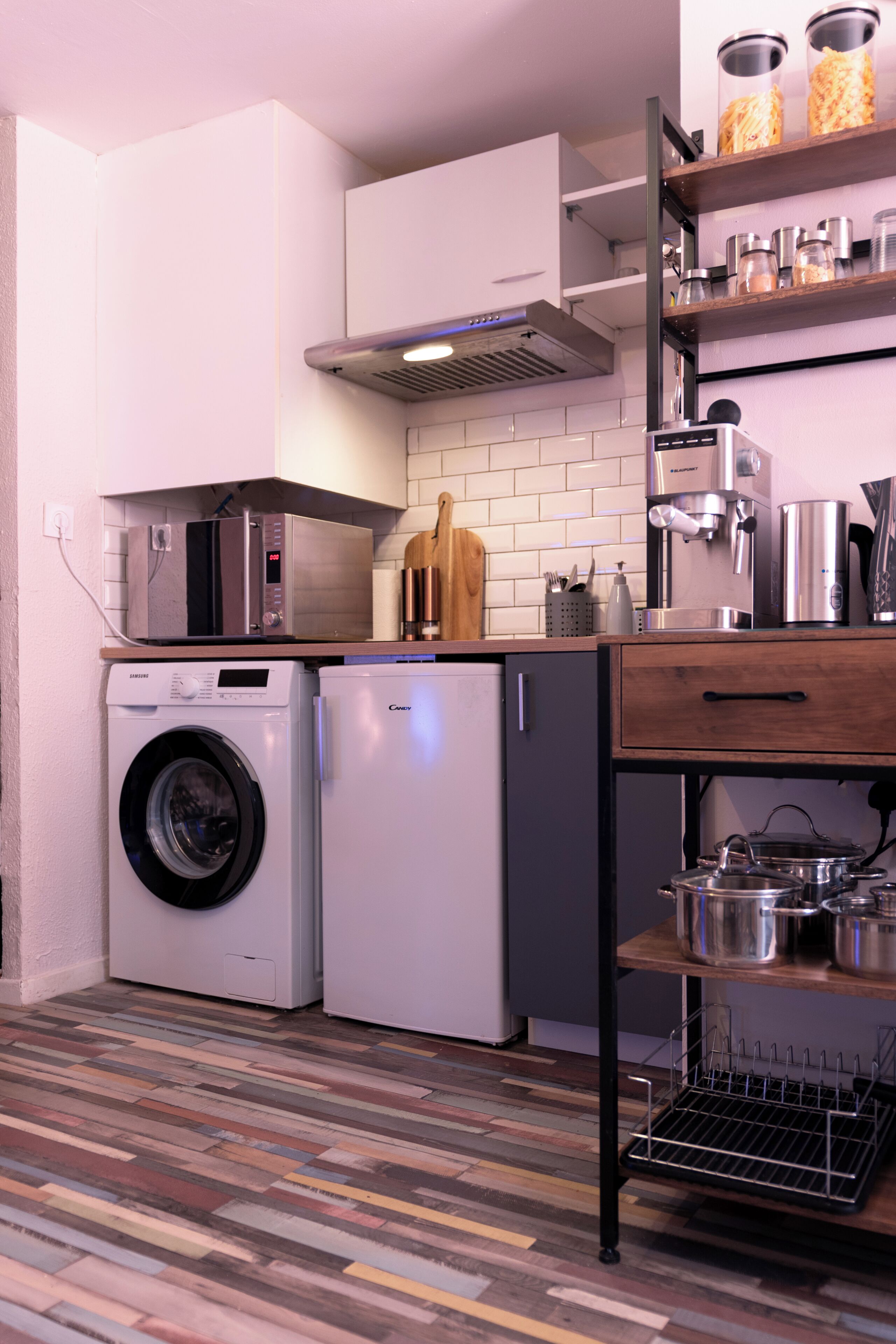 Fridge, microwave, oven, coffee/tea maker