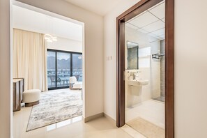 Douche, articles de toilette (gratuits), séchoir à cheveux