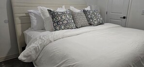 1 slaapkamer, een strijkplank/strijkijzer, wifi, beddengoed