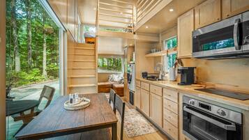 Fridge, microwave, oven, coffee/tea maker
