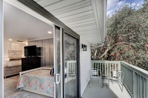 3 slaapkamers, een strijkplank/strijkijzer, gratis wifi, beddengoed