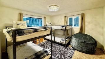 4 bedrooms, WiFi, bed sheets