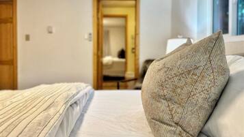 4 عدّة غرف نوم وواي فاي وملاءات أسرّة