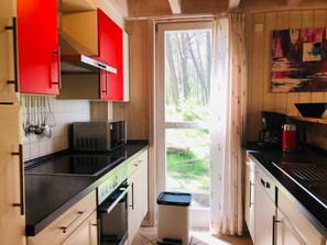 Refrigerador, microondas, horno y parrilla de estufa 