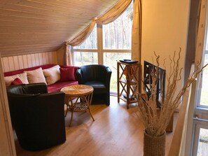 Tv, pejs, dvd-afspiller, bøger
