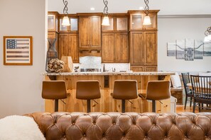 Interior - Hot Tub, Game Room & Fire Pit | 5BR Hendersonville + Biltmore Pass (Hendersonville)
