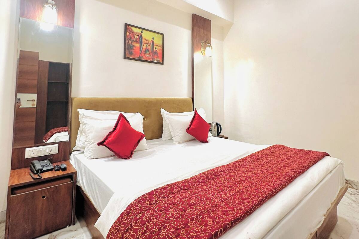 Desk, rollaway beds, free WiFi, bed sheets