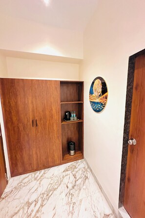 Executive-Zimmer | Schreibtisch, Zustellbetten, kostenloses WLAN, Bettwäsche