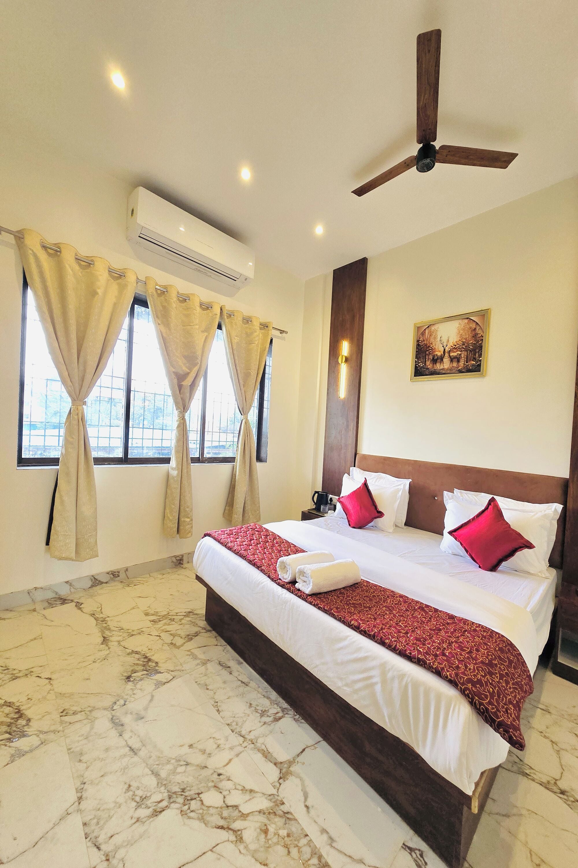 書桌、摺床/加床 (收費)、免費 Wi-Fi、床單