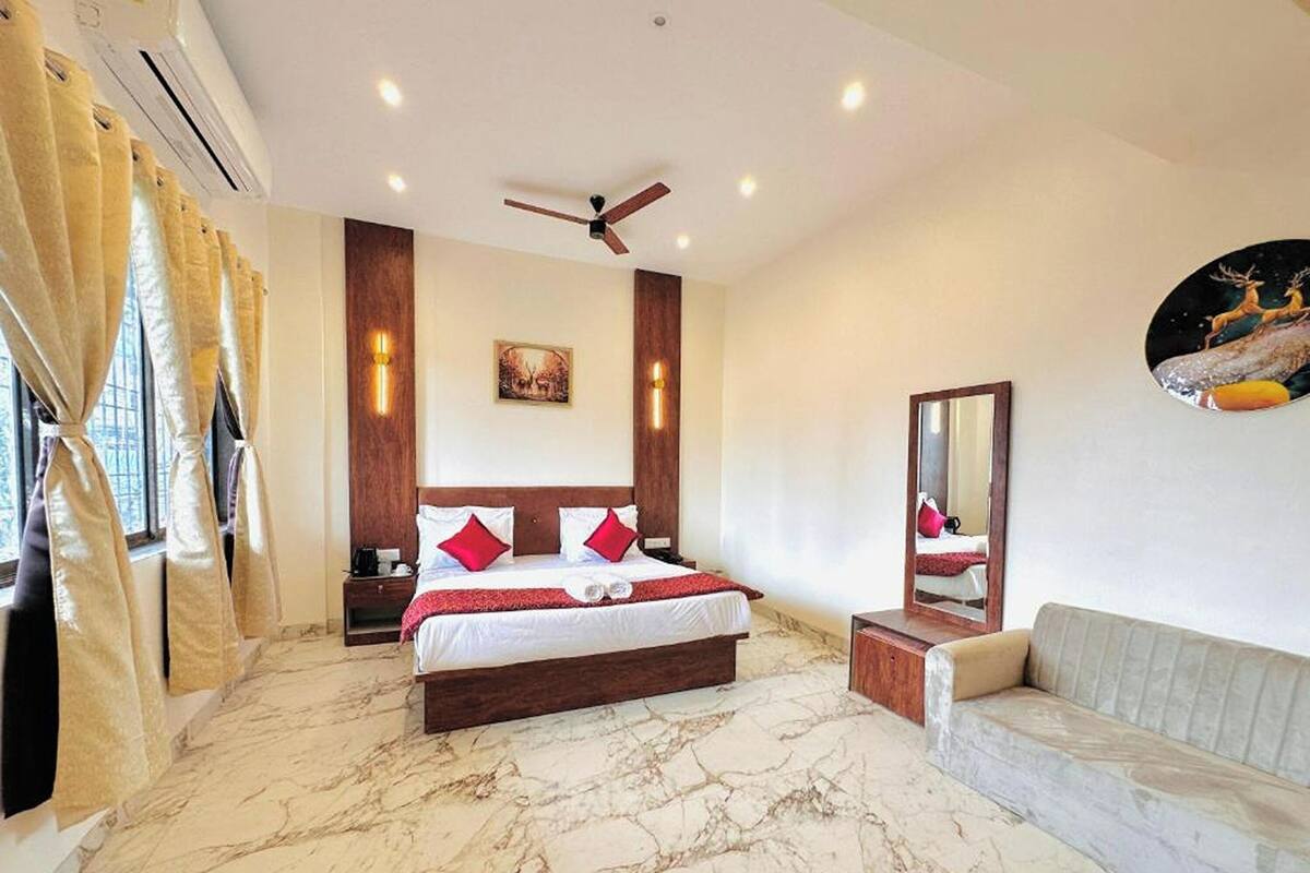 Desk, rollaway beds, free WiFi, bed sheets