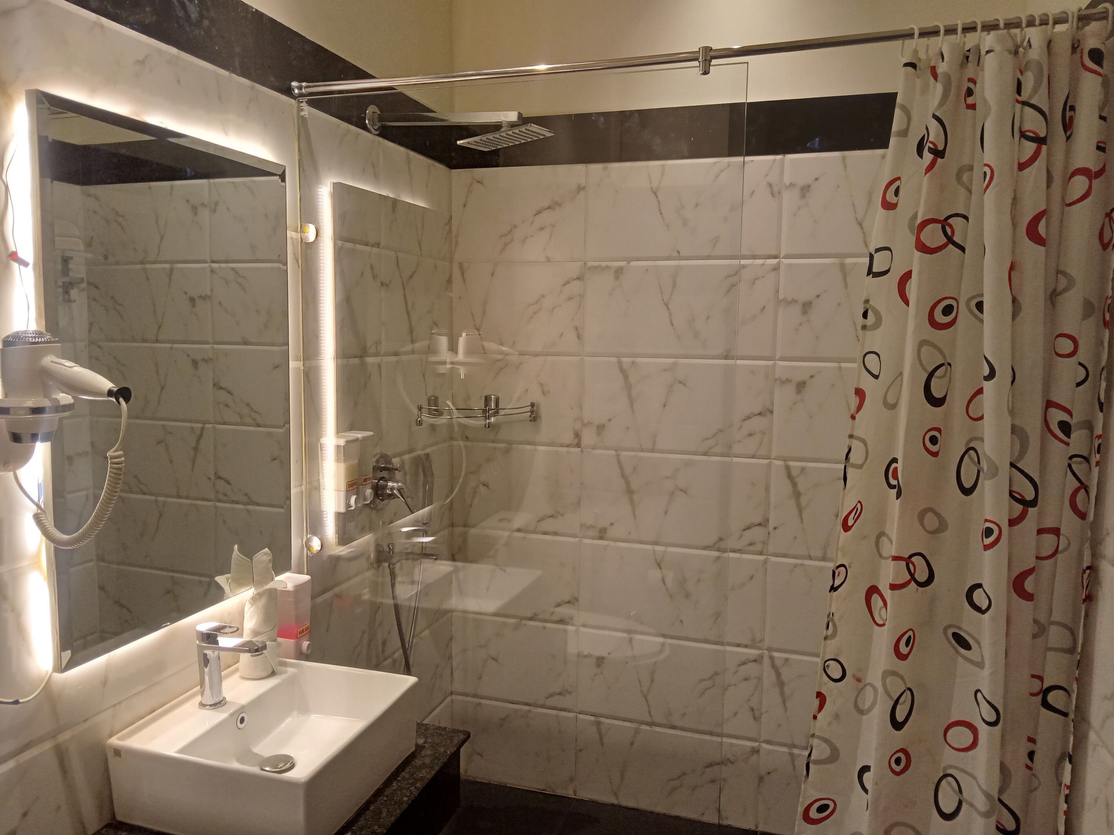Deluxe Room, 1 King Bed | Bathroom | Shower, hair dryer, slippers, towels