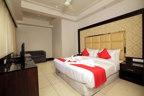 Kamar Deluks, 1 Tempat Tidur King | Meja kerja, ruang kerja ramah laptop, dan kedap suara