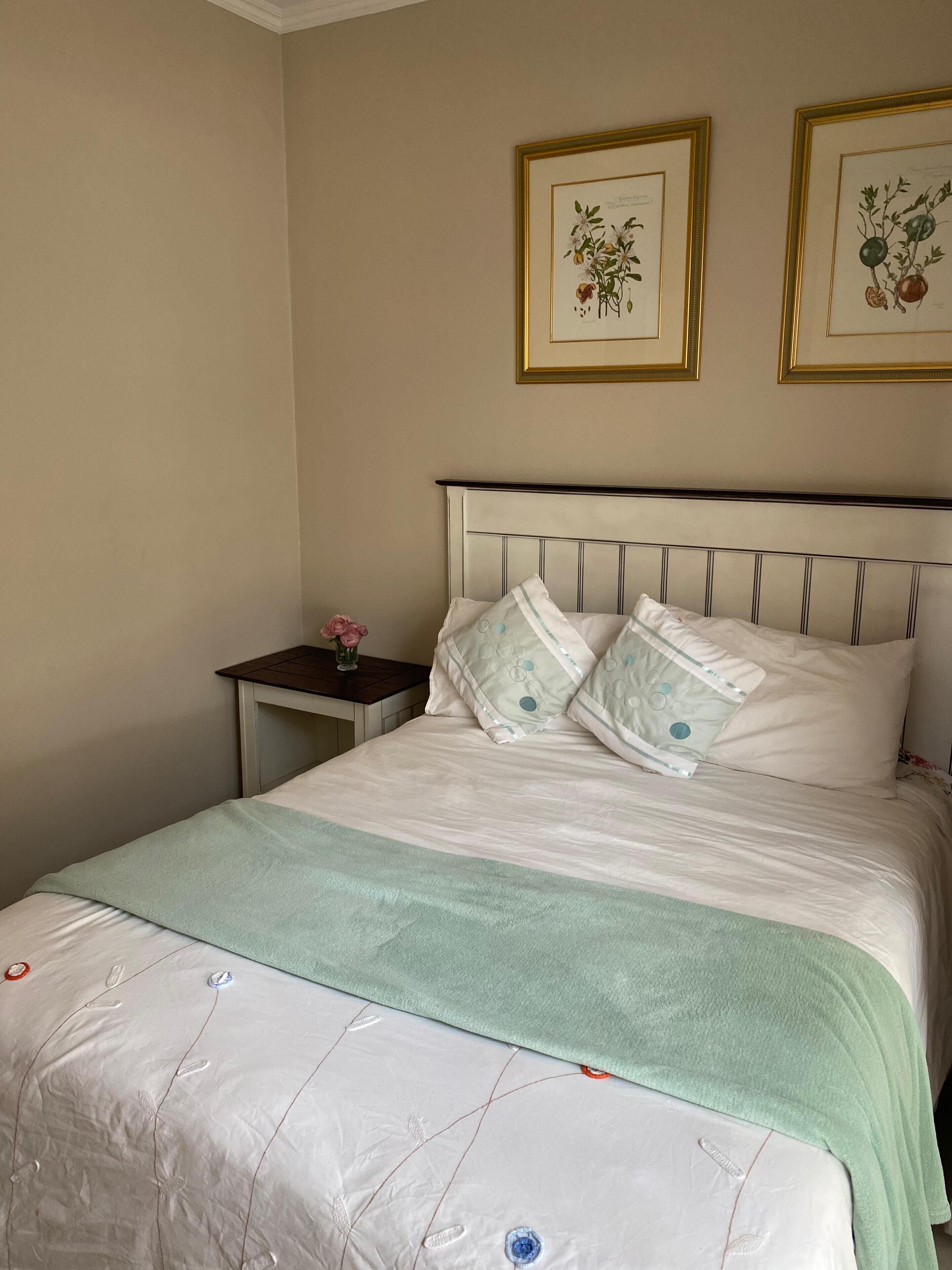 2 habitaciones, tabla de planchar con plancha, wifi y ropa de cama 