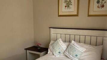 2 habitaciones, tabla de planchar con plancha, wifi y ropa de cama