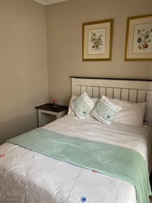 2 bedrooms, iron/ironing board, WiFi, bed sheets