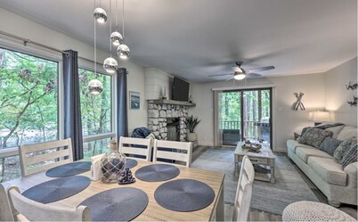 Newly Renovated 2-Bedroom Condo at Beautiful Lake Ouachita-Mountain Harbor
