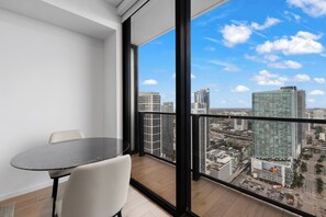 ラグジュアリー スタジオスイート バルコニー シティビュー | バルコニー