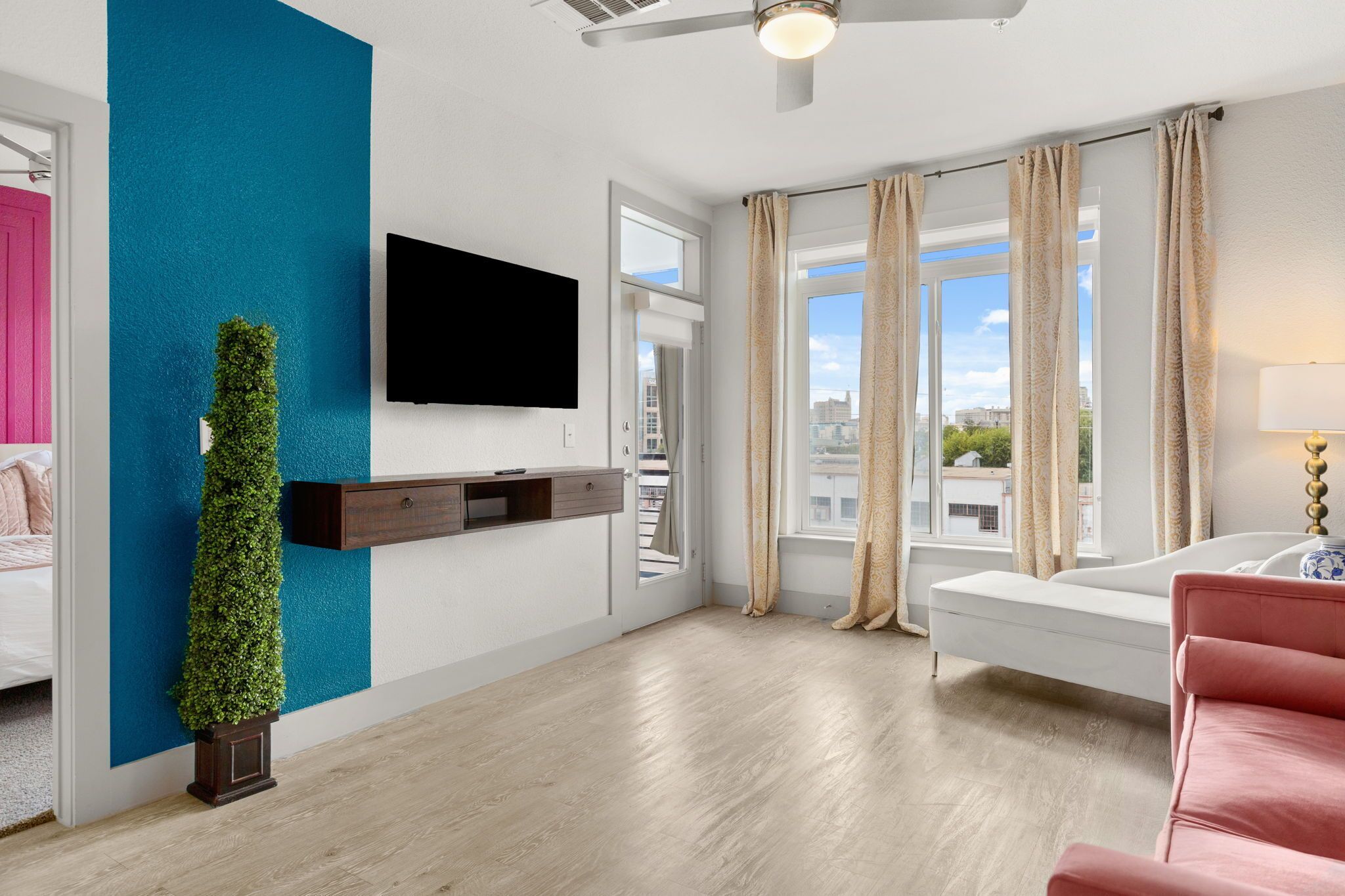 1 bedroom, desk, iron/ironing board, WiFi (free)